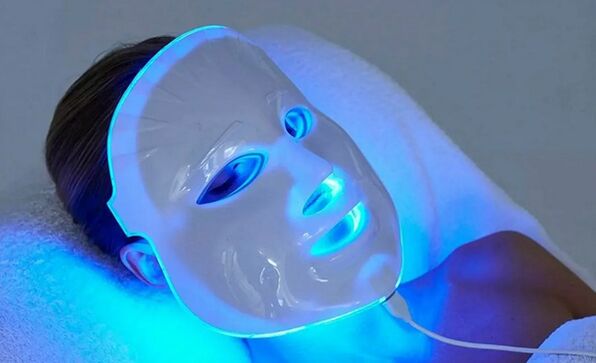 LED fototerapia tratamendua aurpegiko larruazalean adinarekin lotutako aldaketei aurre egiteko
